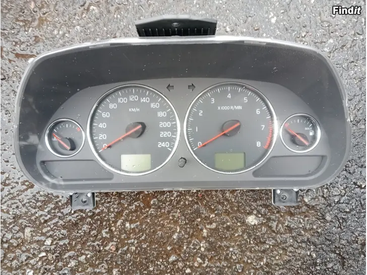 Myydään Volvo V40 2004 mittaristo 30662280/A