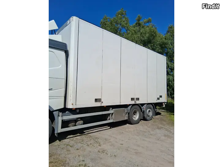 Säljes Säljes Ekeri skåp 18 EUR pallar och 3,12m från sidan