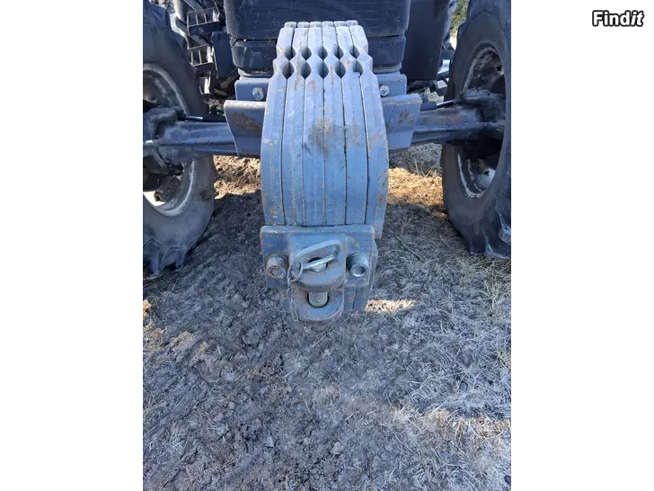 Myydään New holland keulapainot