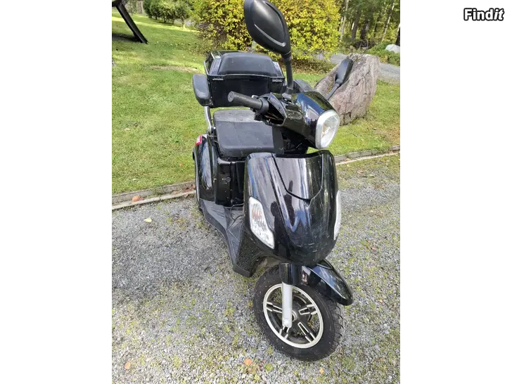 Myydään Senioriskootteri TEESEITSE miehelle