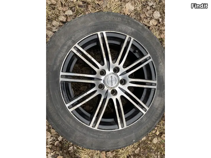 Myydään Volvo/Ford kesärenkaat