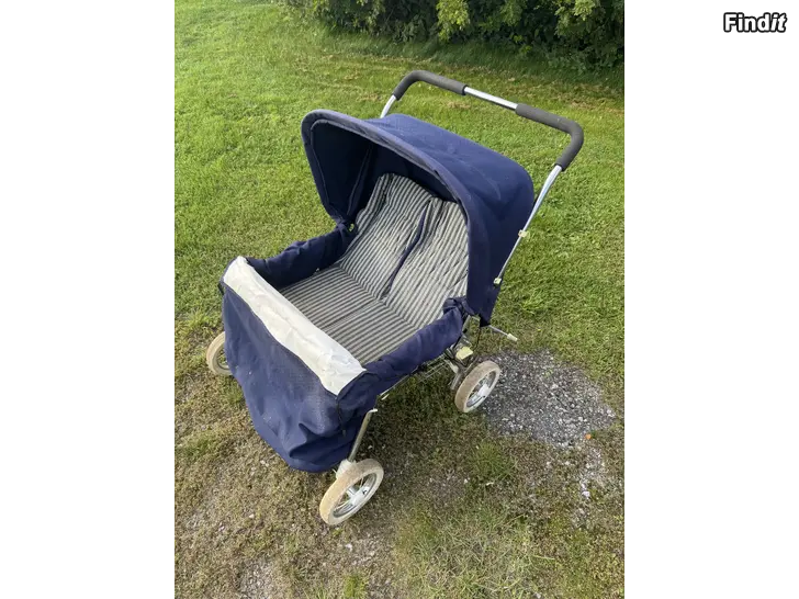 Säljes Tvilling/syskonvagn begagnad