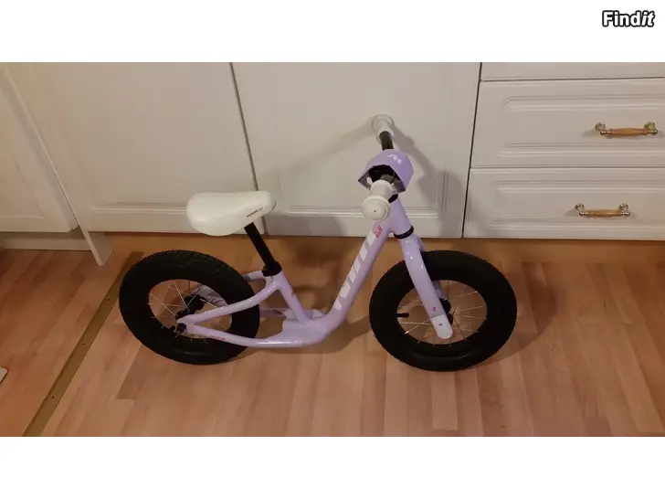 Myydään White Run Lite Ane potkupyörä 12tum tasapainopyörä 45e