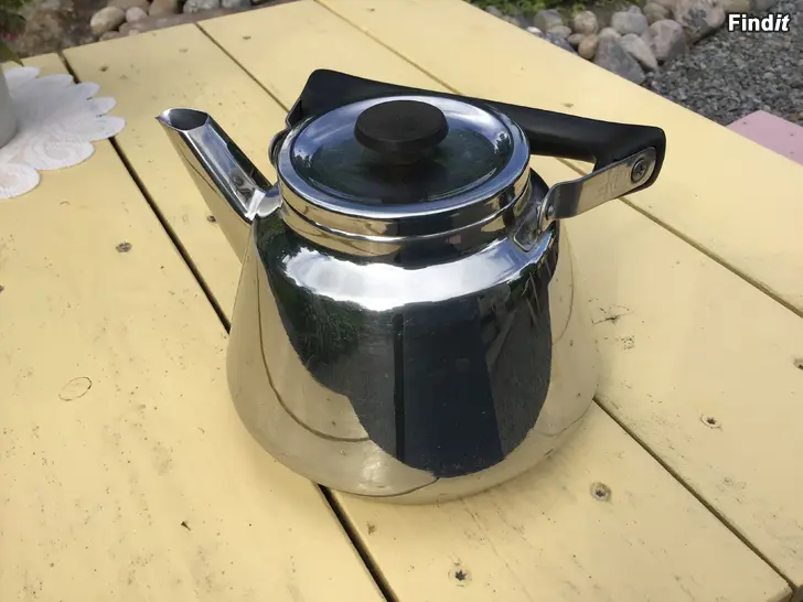 Säljes Kaffepanna och kaffepanns mössa från 1960 talet