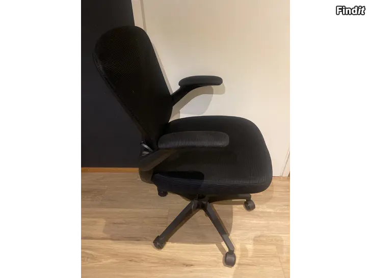 Myydään Svart arbetsstol