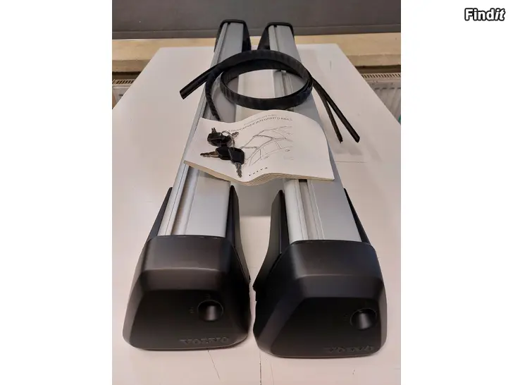 Myydään UUDET Volvo V60 mk2 OEM Kattotelineet/Takräcken 32347410 vm. 2019