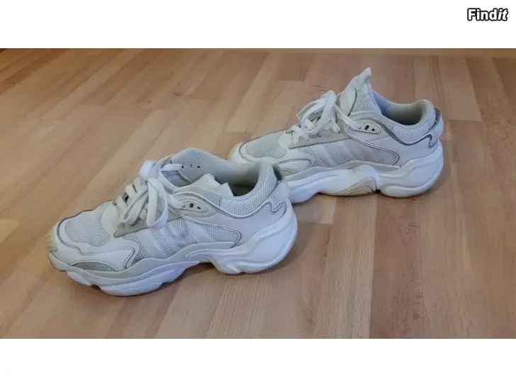 Myydään Adidas adiPRENE naisten valkoiset lenkkarit koko 38  -hinta 10e