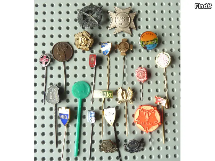 Myydään iso kasa sekalaisia merkkejä