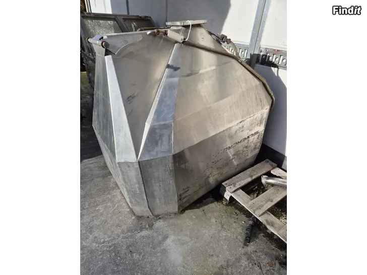 Myydään Ruostumaton tankki 800l