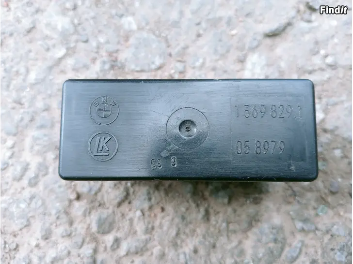 Myydään BMW E30 316 1990 tuulilasinpyyhin/pesurele 1369829.1