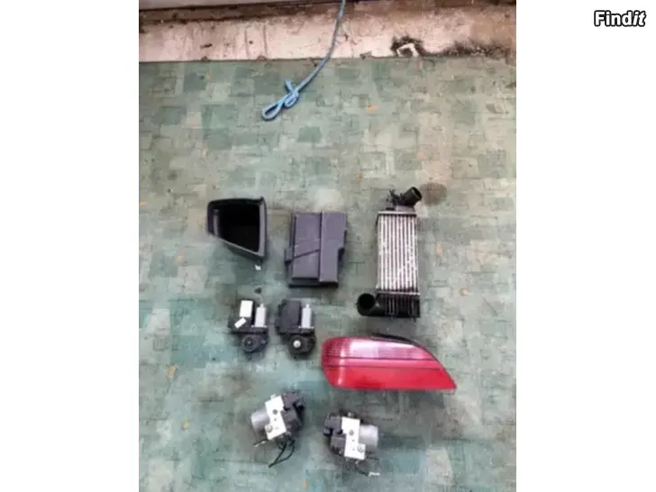 Säljes Lasinnostimen moottori takaumpio akkukotelonkanssi välijäähdytin