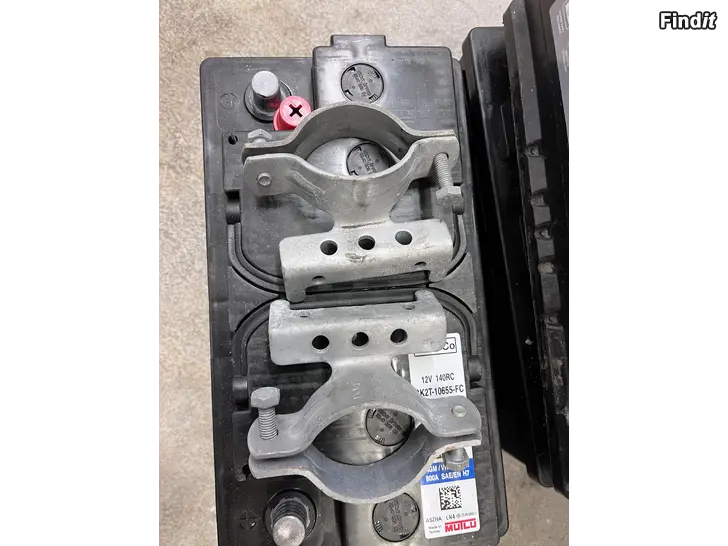 Myydään Liikennemerkki ym kiinnike