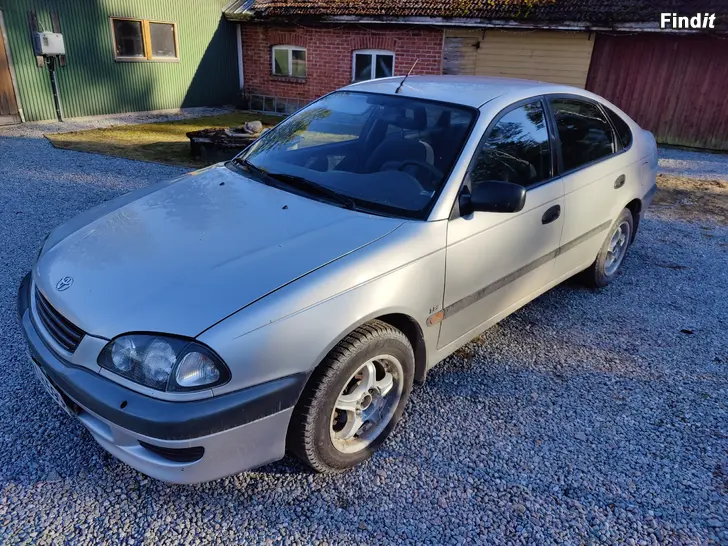 Myydään Toyota Avensis Liftback 1,8