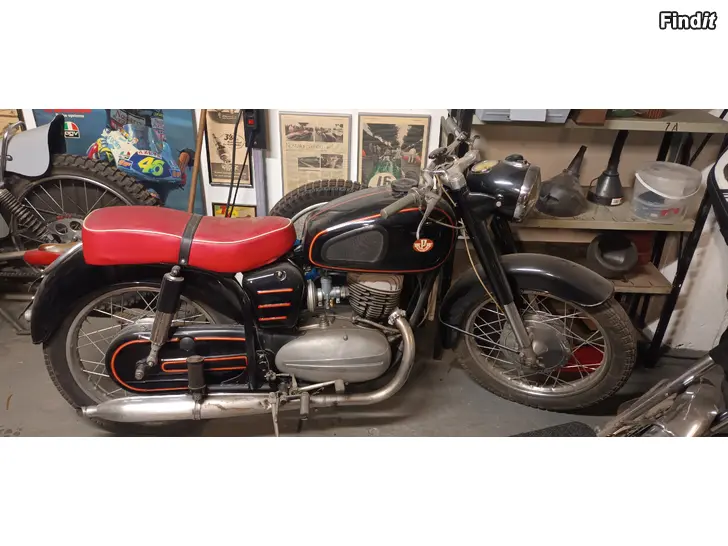 Myydään Wanha moottoripyörä