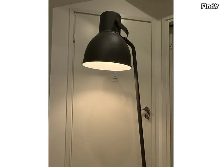 Säljes IKEA golvlampa säljes