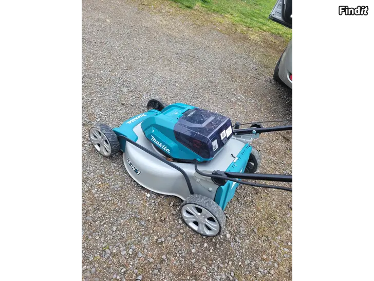 Myydään Akkuruohonleikkuri Makita DLM460Z 2x18V