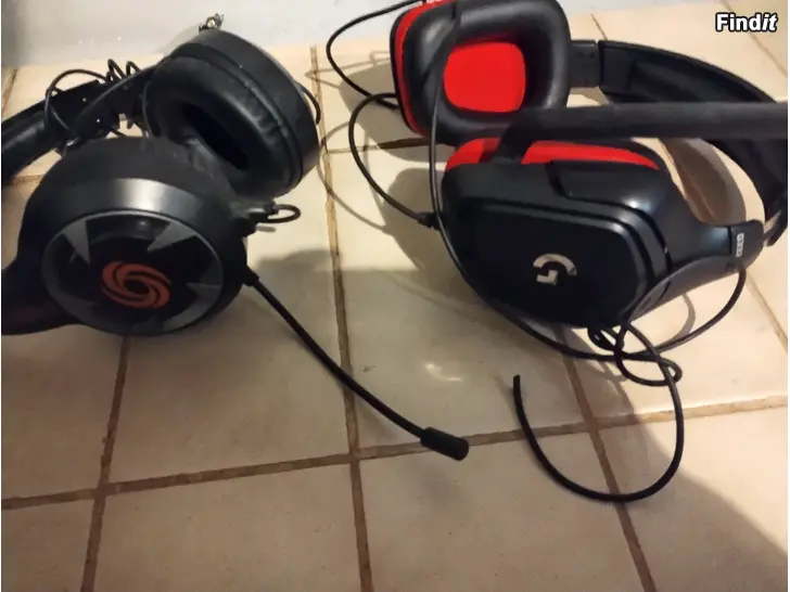 Myydään Kahdet pelikuulokkeet korjattavaksi