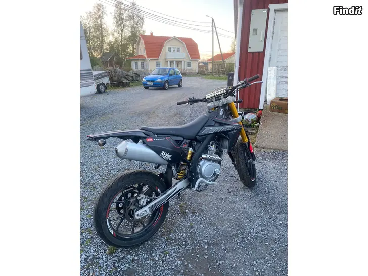 Säljes Rieju MRT 125 cc Black edition säljes