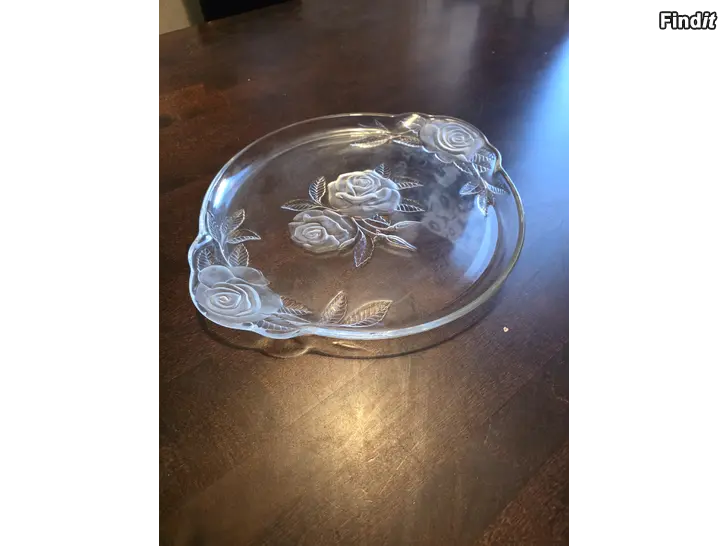 Myydään Serveringsfat i glas