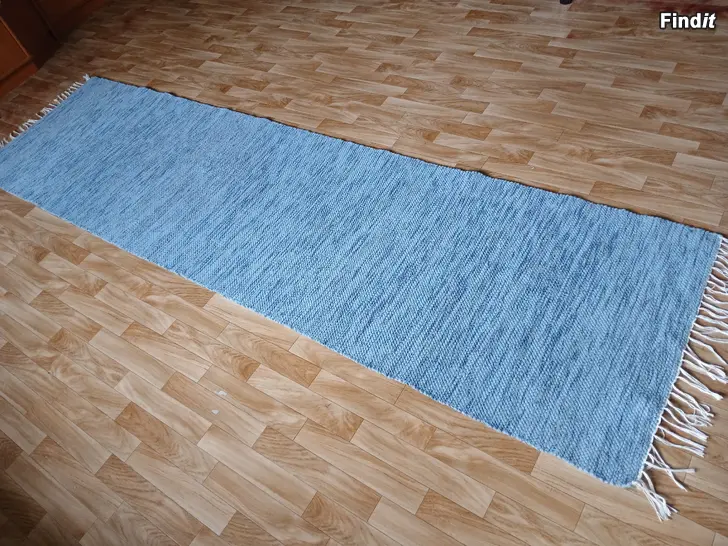 Myydään Sävytetty sininen matto 270x73cm