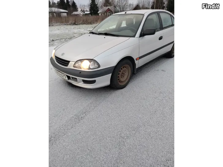 Säljes Toyota Avensis 1.6 VM . 2000