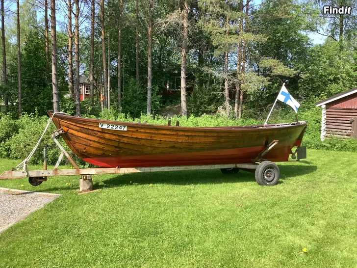 Säljes Fin 22 fots träbåt, en pärla för en träbåtsfantast