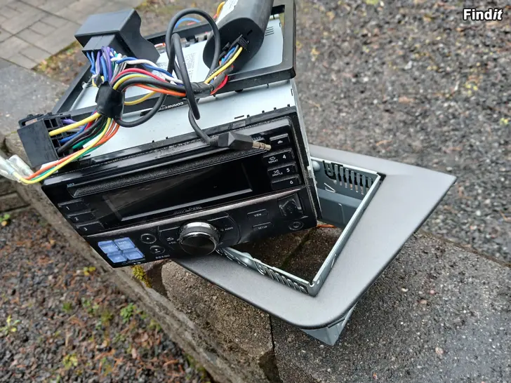 Myydään Alpine 2-din soitin