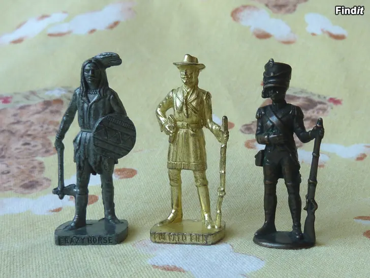 Myydään Metallisia Kinder sotilaita