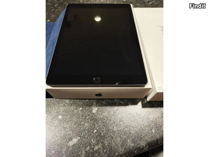Myydään iPad 8
