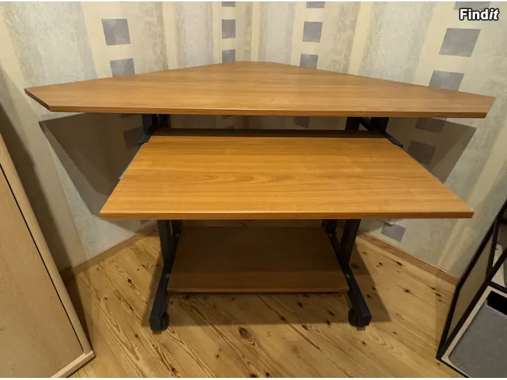 Säljes Skrivbord för dator