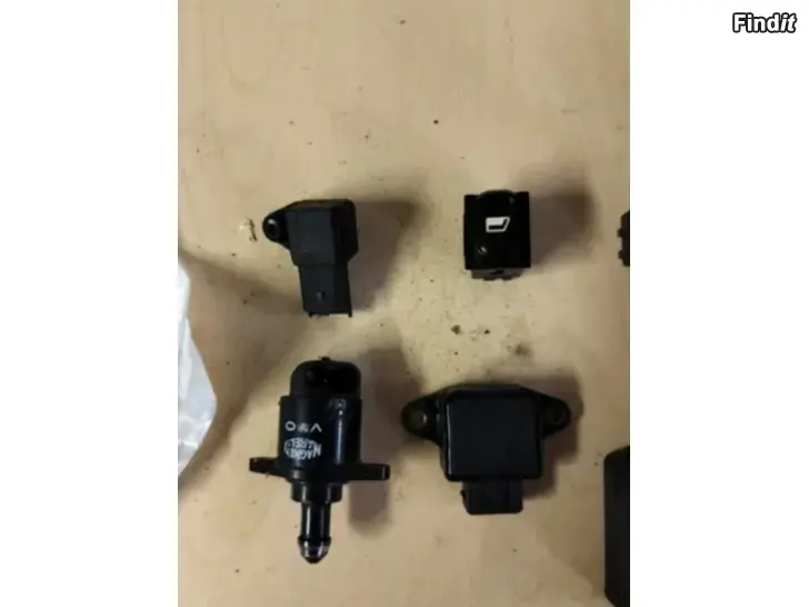 Myydään Tyhjäkäyntianturi takalasinlämmityskytkin laippakiristin