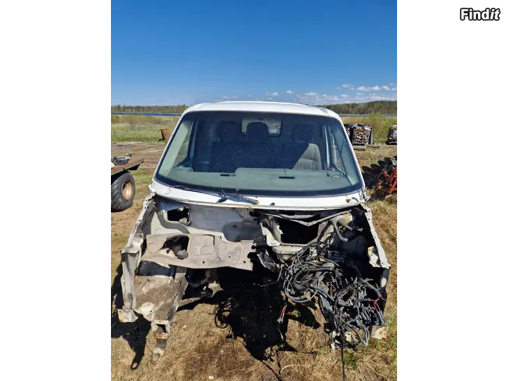 Myydään Volkswagen Transporter T4 Varaosia