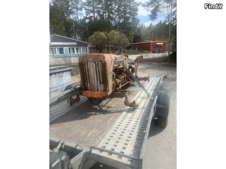 Myydään IH 414 purkuosat