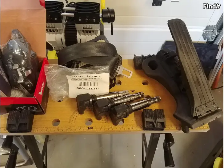 Säljes Vw Touran /gaspedal /1.4 tsi tändspolar / V.b säkerhetsbälte /bromsklossar