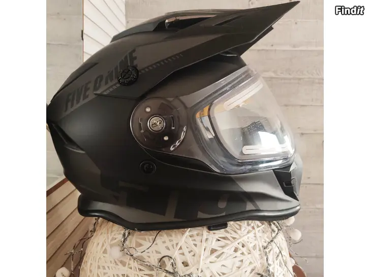 Myydään 509 Delta R3L lämmitettävällä visiirillä