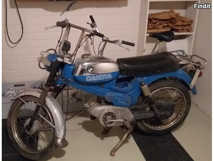 Myydään Puch Dakota -projektimopo