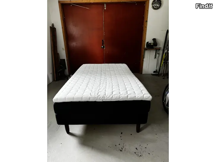 Säljes 120 säng med bäddmadrass