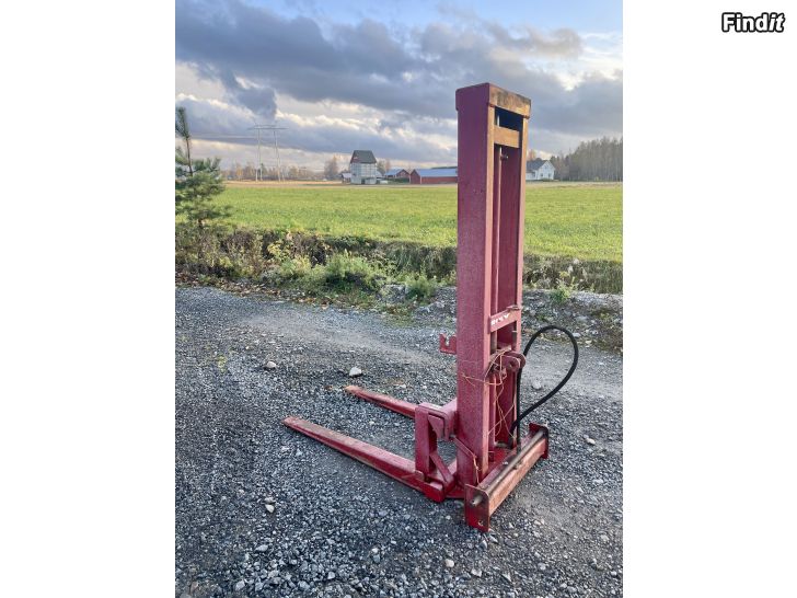 Säljes Trucklyft till traktor