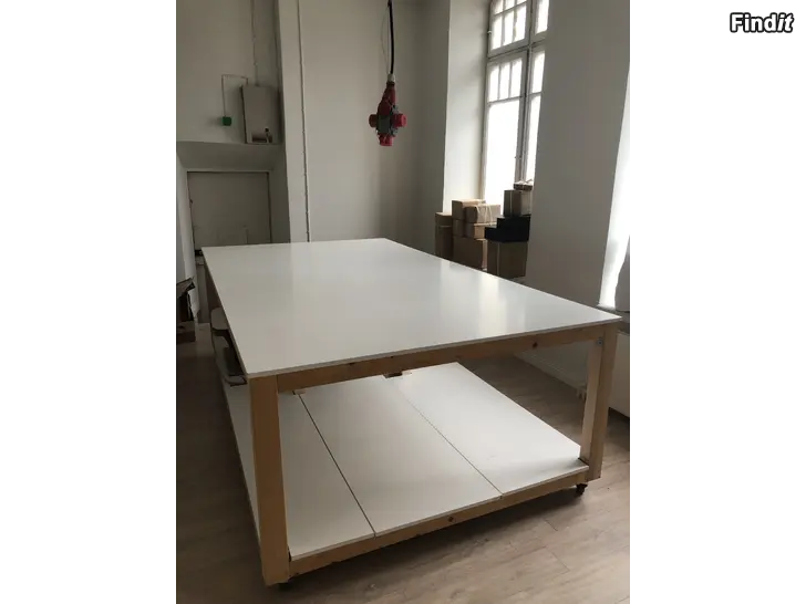 Säljes Stort bord/Tillskärningsbord