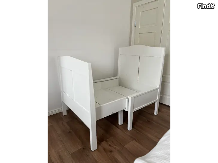 Säljes Gammal barnsäng