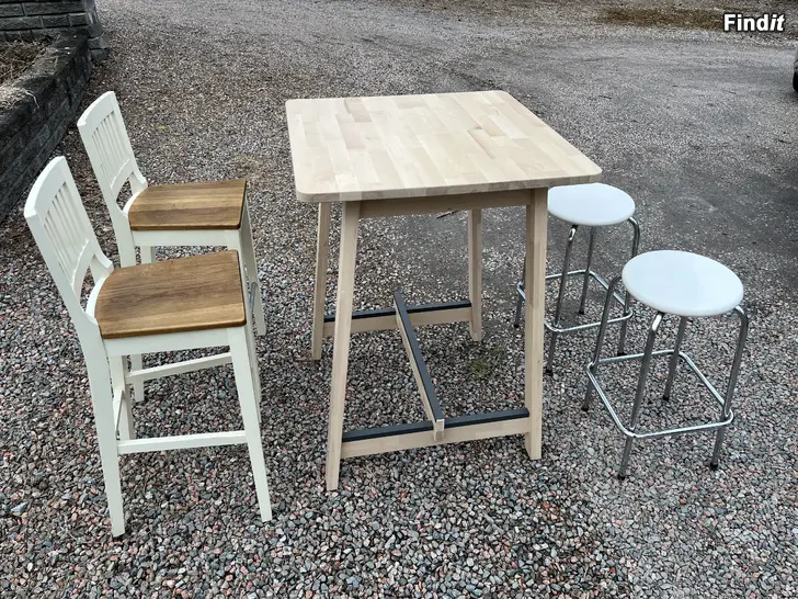 Myydään Bord med 4 st barstolar