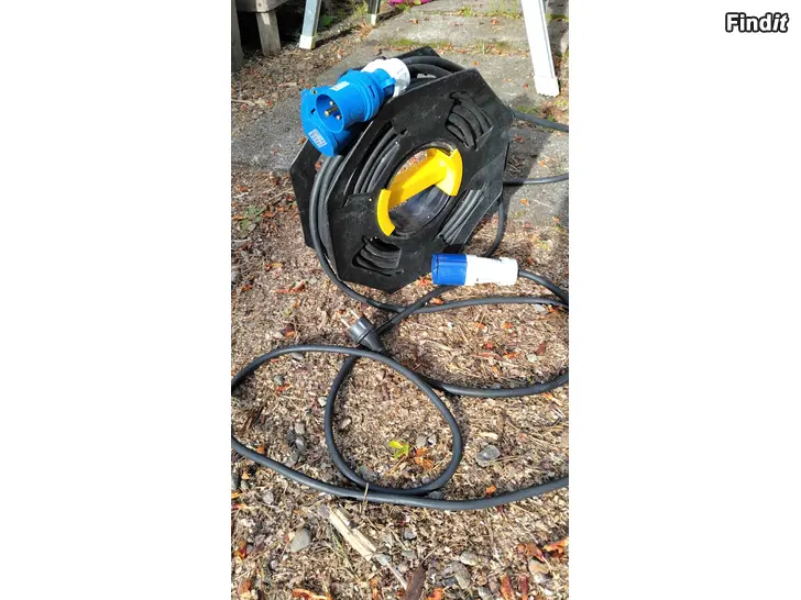 Myydään Asuntovaunun sähkökaapelikela