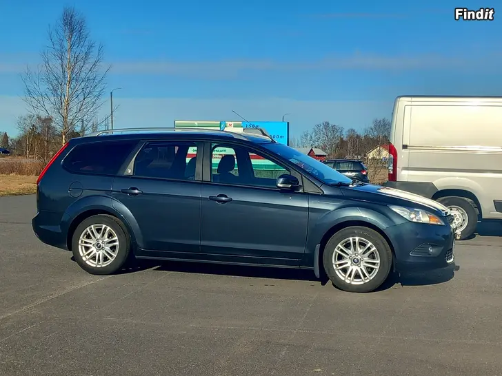 Myydään Ford Focus Ghia 1.6 100hv Bensa Farm