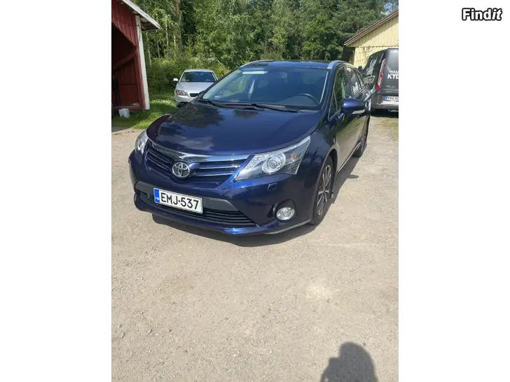Myydään Toyota avensis