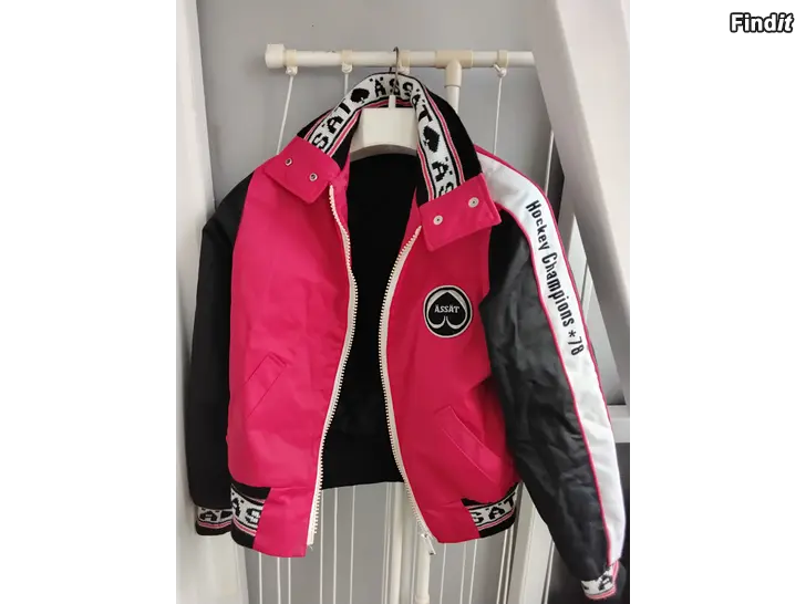 Myydään Porin Ässien mestaruustakki 1978