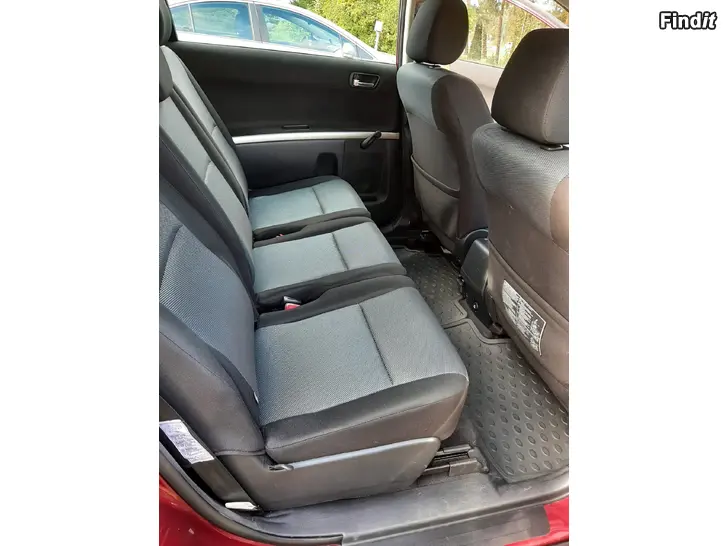 Myydään Toyota Corolla Verso 1,6 vm.-07 Siisti