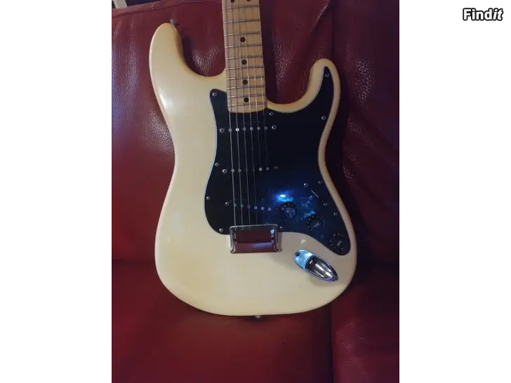 Myydään Fender Stratocaster 1979 USA, alkuperäiskuntoinen