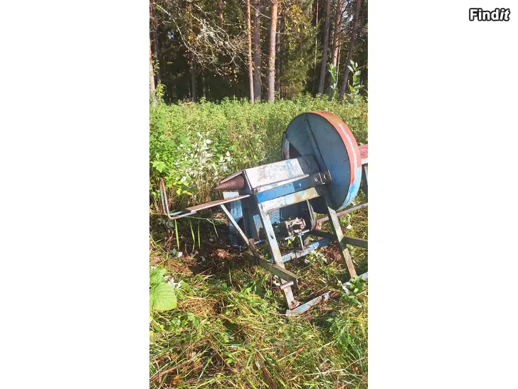 Myydään Traktordriven vedkap/skruv