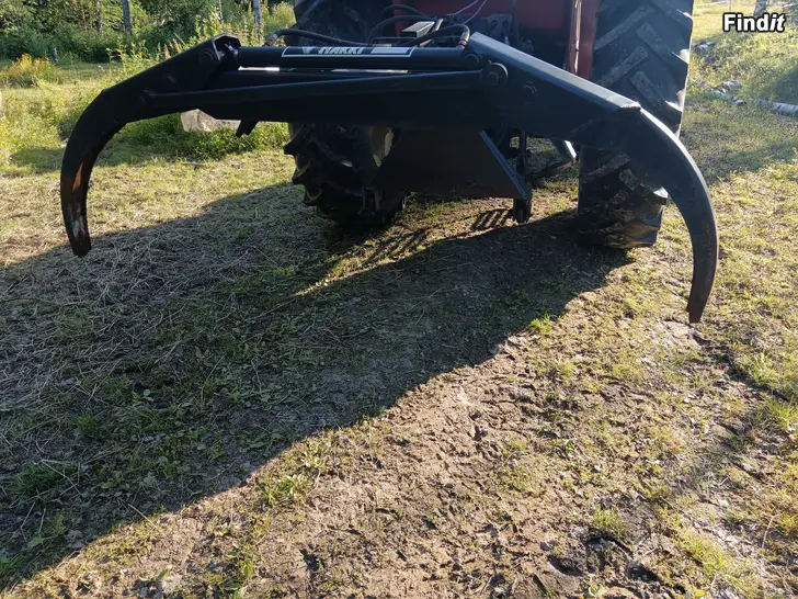 Myydään Juontokoura hakki