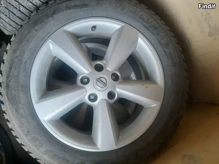 Säljes Nissan Qashqai dubb däck